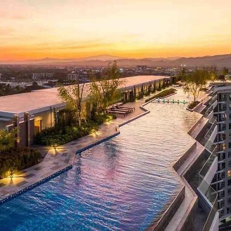 New & Cozy 2 Bedroom @ The Astra Sky River Chiang Mai Exteriör bild