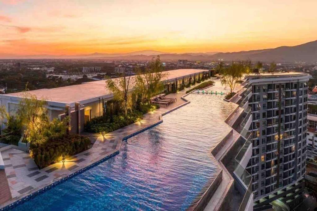 New & Cozy 2 Bedroom @ The Astra Sky River Chiang Mai Exteriör bild