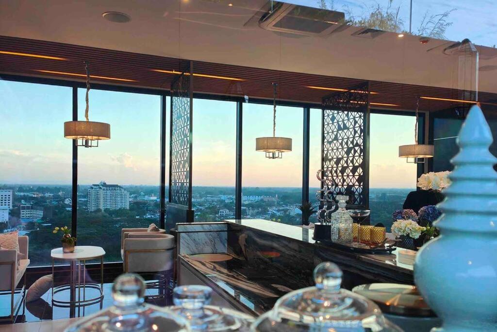 New & Cozy 2 Bedroom @ The Astra Sky River Chiang Mai Exteriör bild