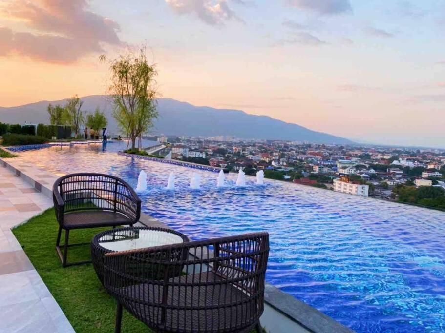 New & Cozy 2 Bedroom @ The Astra Sky River Chiang Mai Exteriör bild
