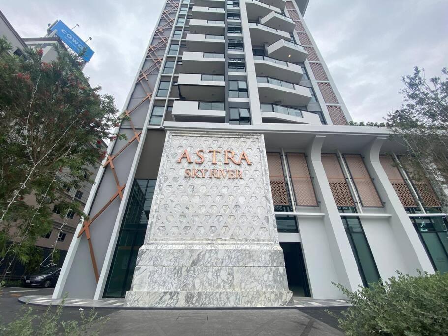 New & Cozy 2 Bedroom @ The Astra Sky River Chiang Mai Exteriör bild