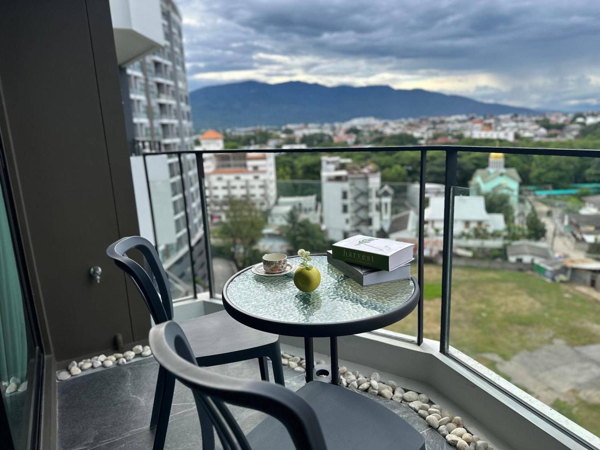 New & Cozy 2 Bedroom @ The Astra Sky River Chiang Mai Exteriör bild