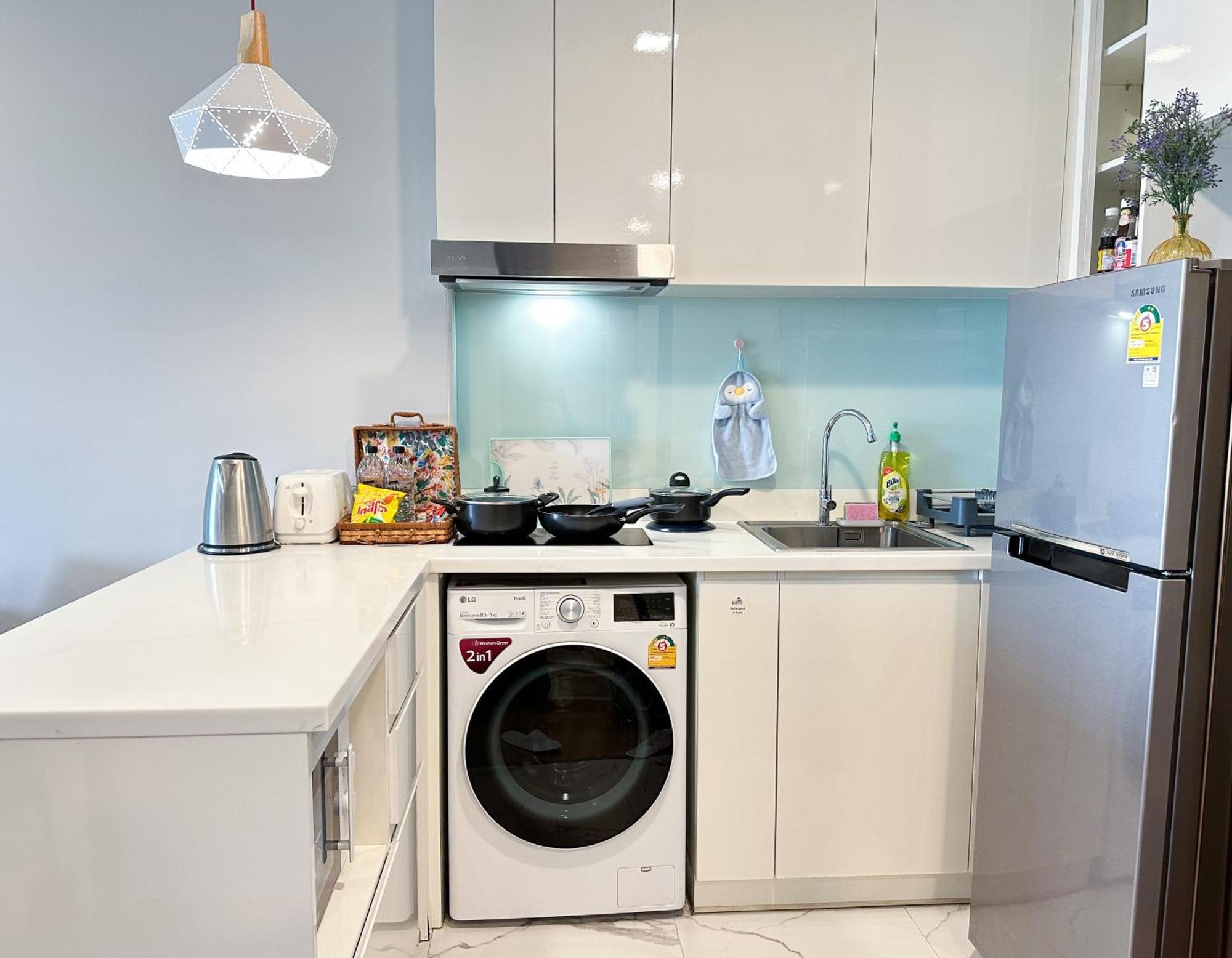 New & Cozy 2 Bedroom @ The Astra Sky River Chiang Mai Exteriör bild