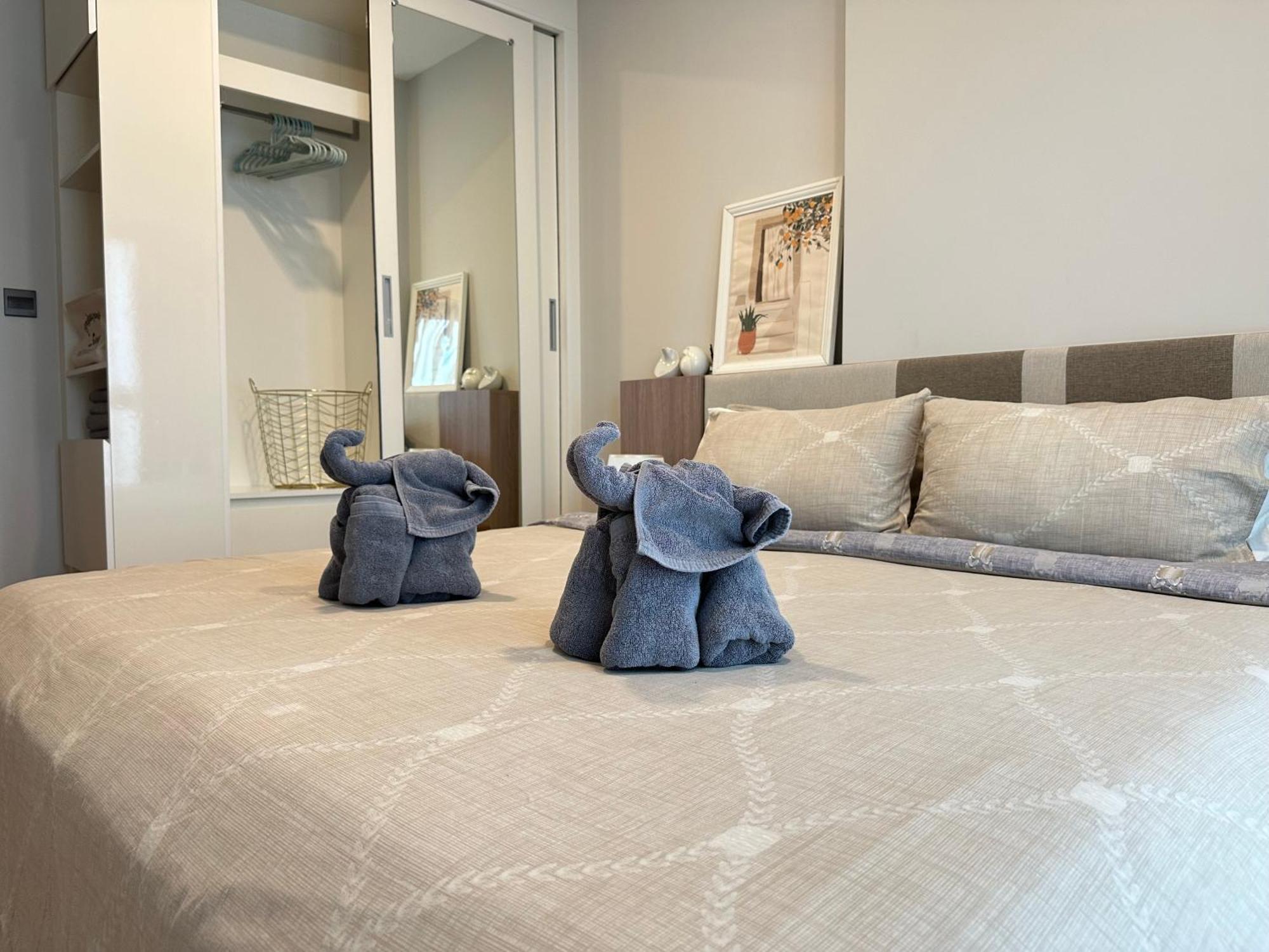 New & Cozy 2 Bedroom @ The Astra Sky River Chiang Mai Exteriör bild