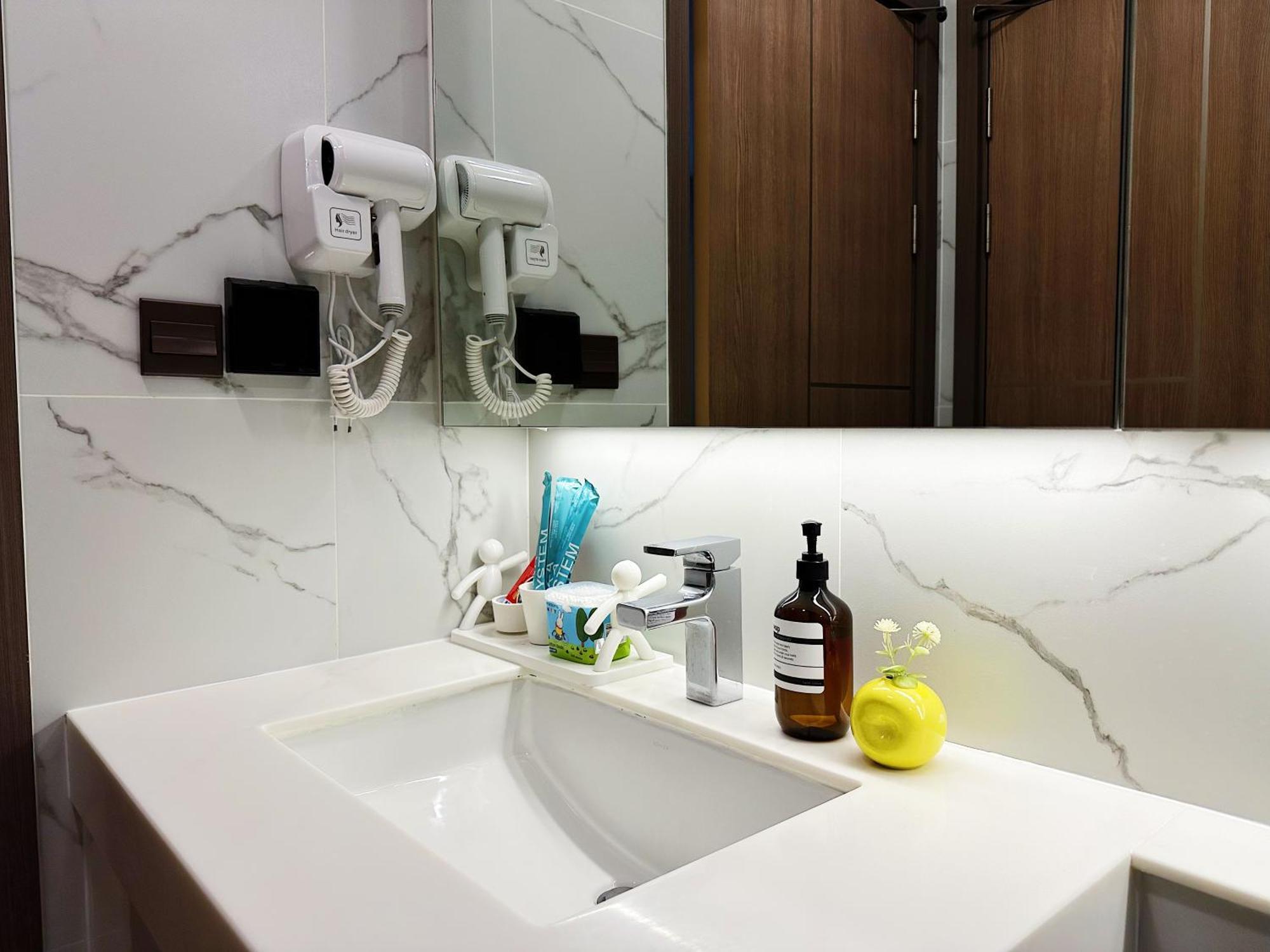 New & Cozy 2 Bedroom @ The Astra Sky River Chiang Mai Exteriör bild